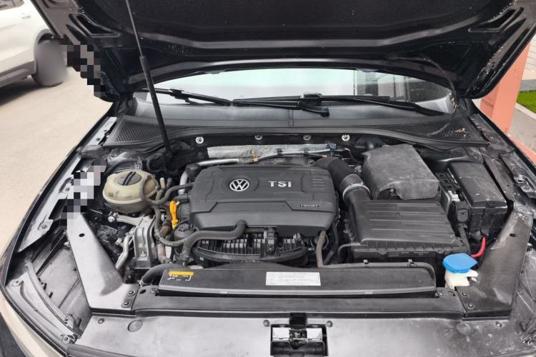 Used Volkswagen Magotan 2018 330TSI DSG Advanced Model Engine Bay