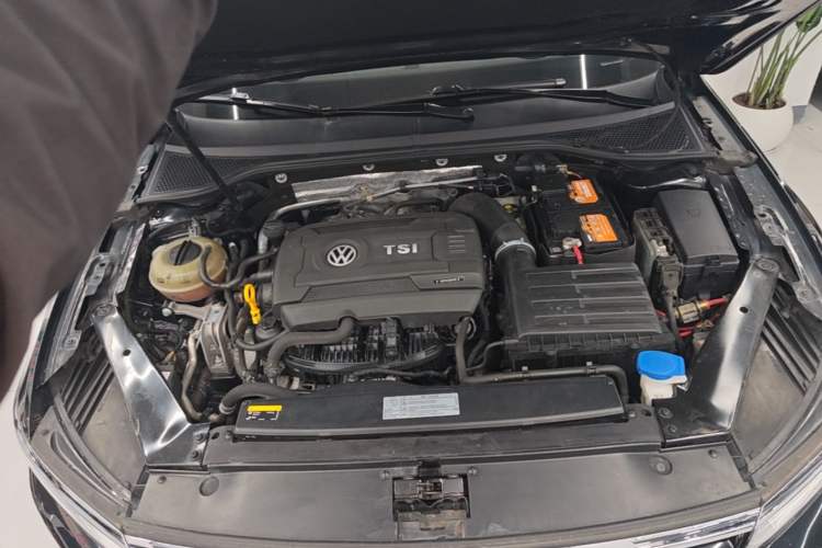 Used Volkswagen Magotan 2018 Facelift 330TSI DSG Luxury Model Engine Bay