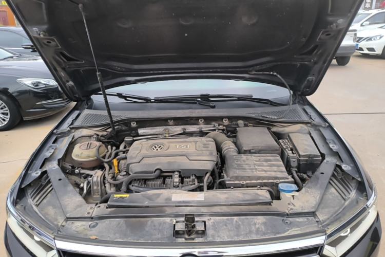 Used Volkswagen Magotan 2018 330TSI DSG Luxury Model Engine Bay