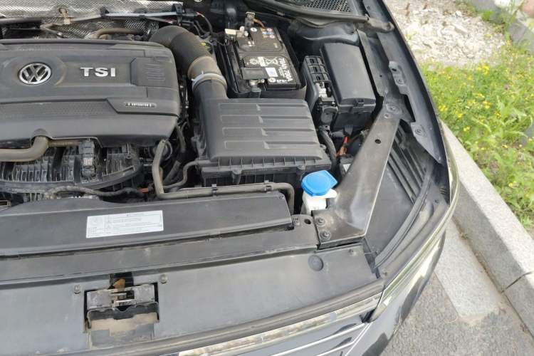 Used Volkswagen Magotan 2018 Facelift 330TSI DSG Luxury Model Engine Bay Left