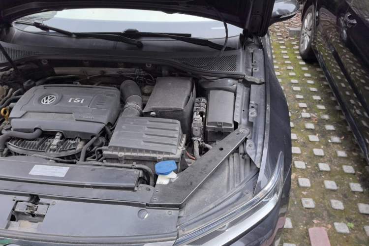 Used Volkswagen Magotan 2018 330TSI DSG Luxury Model Engine Bay Left