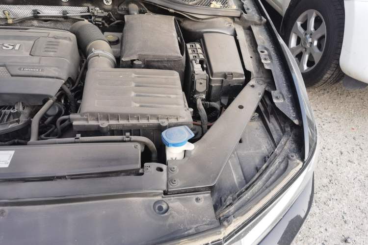 Used Volkswagen Magotan 2018 330TSI DSG Advanced Model Engine Bay Left