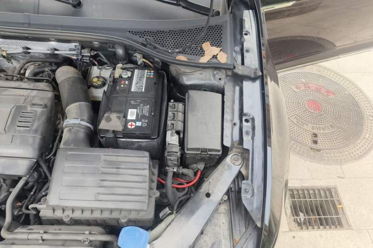 Used Volkswagen Magotan 2018 330TSI DSG Advanced Model Engine Bay Left