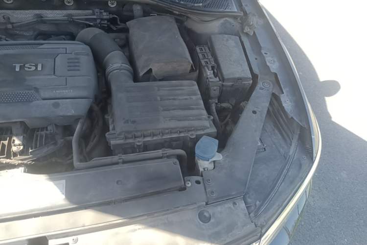 Used Volkswagen Magotan 2018 330TSI DSG Luxury Model Engine Bay Left