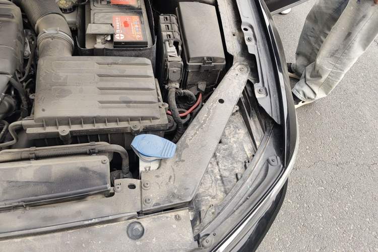 Used Volkswagen Magotan 2018 330TSI DSG Advanced Model Engine Bay Left