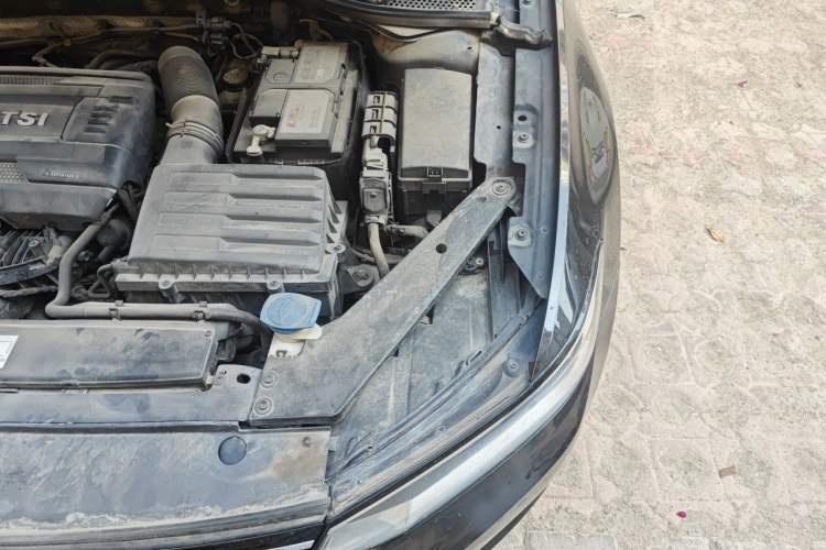 Used Volkswagen Magotan 2018 330TSI DSG Advanced Model Engine Bay Left