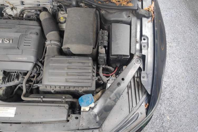 Used Volkswagen Magotan 2018 330TSI DSG Luxury Model Engine Bay Left