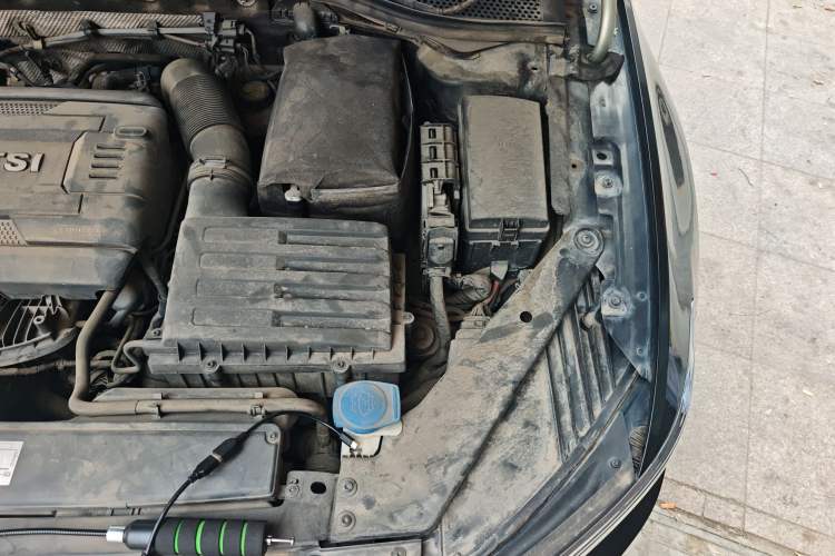 Used Volkswagen Magotan 2018 330TSI DSG Luxury Model Engine Bay Left