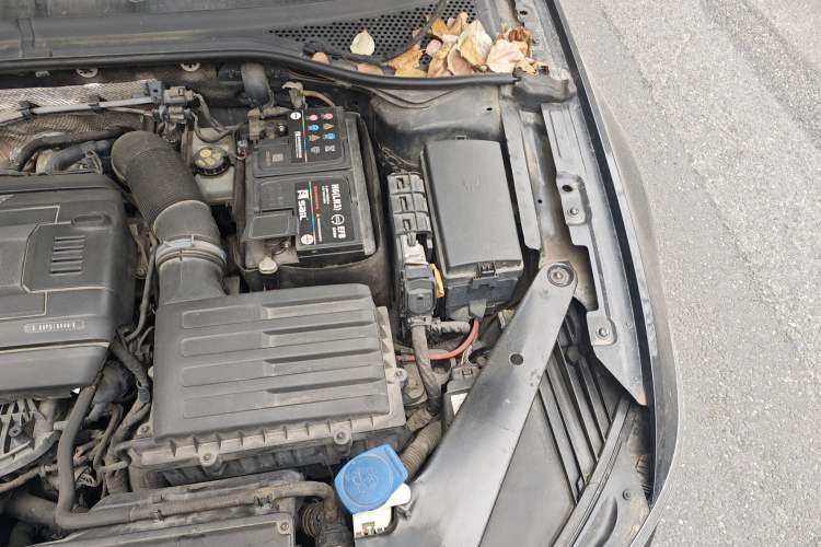Used Volkswagen Magotan 2018 330TSI DSG Luxury Model Engine Bay Left