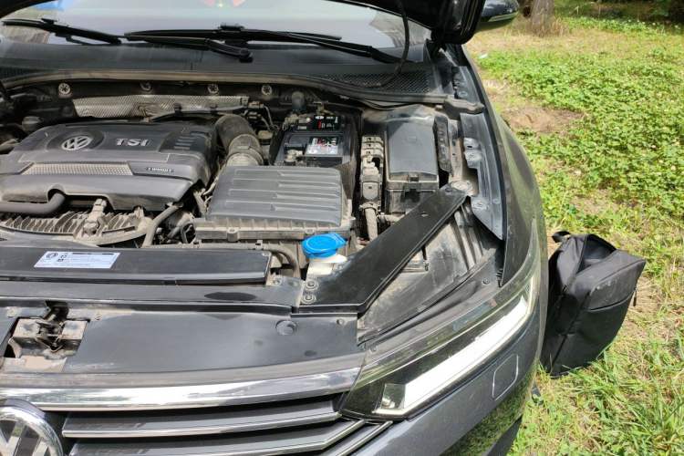 Used Volkswagen Magotan 2018 330TSI DSG Luxury Model Engine Bay Left