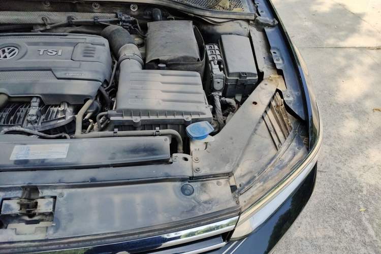 Used Volkswagen Magotan 2018 330TSI DSG Luxury Model Engine Bay Left