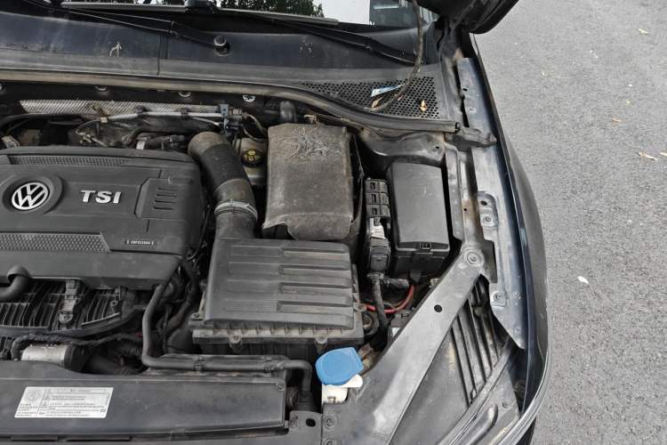 Used Volkswagen Magotan 2018 330TSI DSG Luxury Model Engine Bay Left