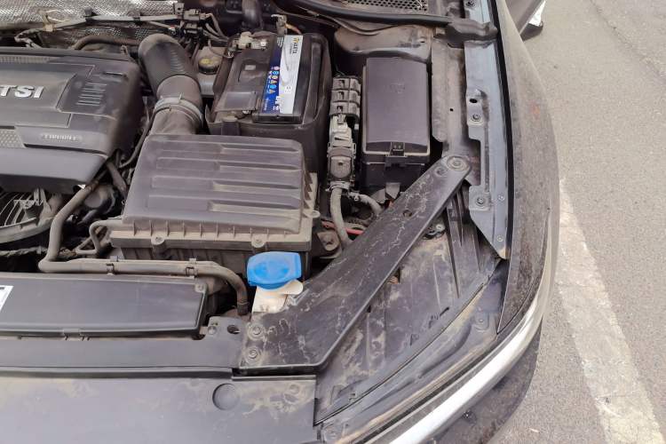Used Volkswagen Magotan 2018 330TSI DSG Advanced Model Engine Bay Left