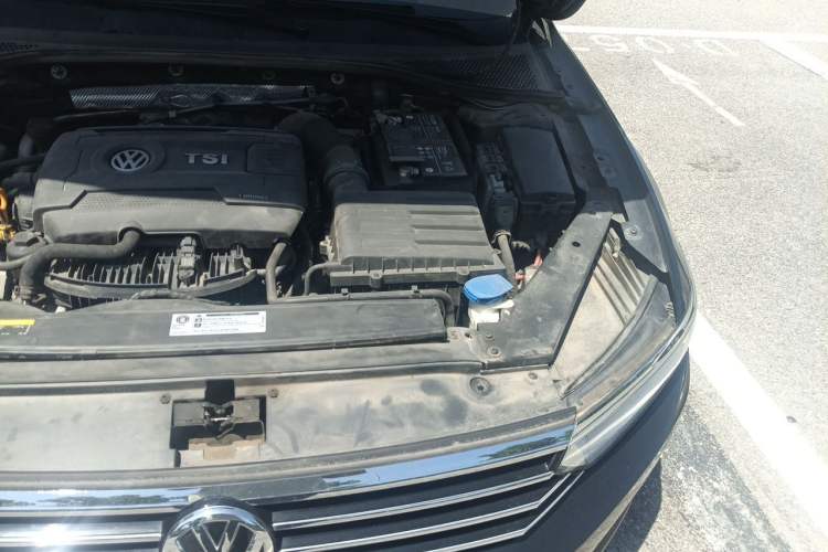 Used Volkswagen Magotan 2018 Facelift 330TSI DSG Luxury Model Engine Bay Left