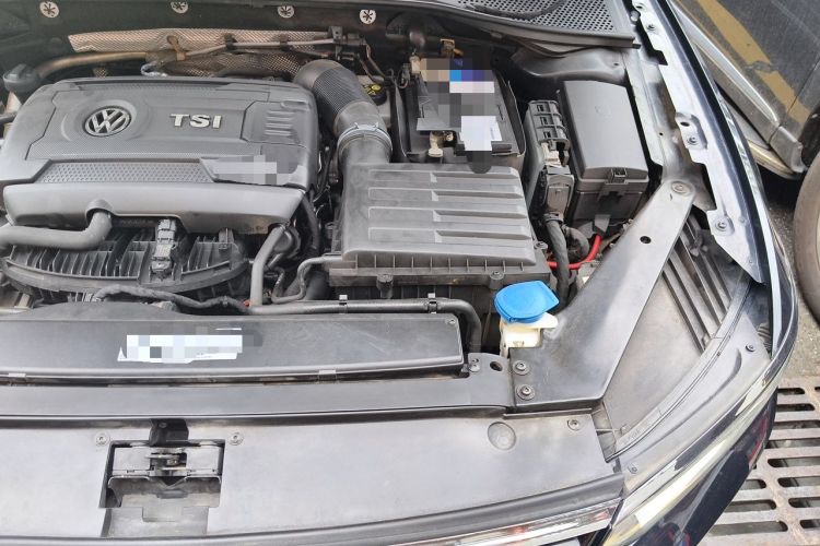 Used Volkswagen Magotan 2018 330TSI DSG Luxury Model Engine Bay Left