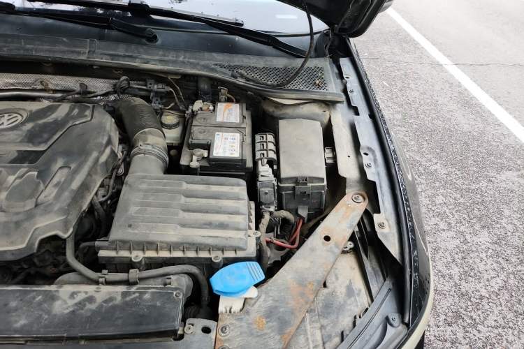 Used Volkswagen Magotan 2018 330TSI DSG Advanced Model Engine Bay Left