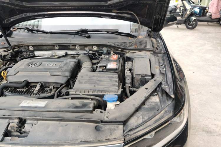Used Volkswagen Magotan 2018 330TSI DSG Advanced Model Engine Bay Left