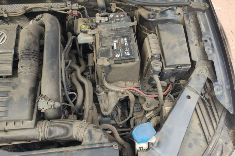 Used Volkswagen Magotan 2018 280TSI DSG Comfort Model Engine Bay Left