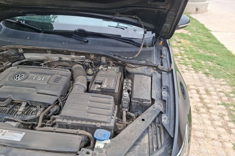 Used Volkswagen Magotan 2018 330TSI DSG Luxury Model Engine Bay Left