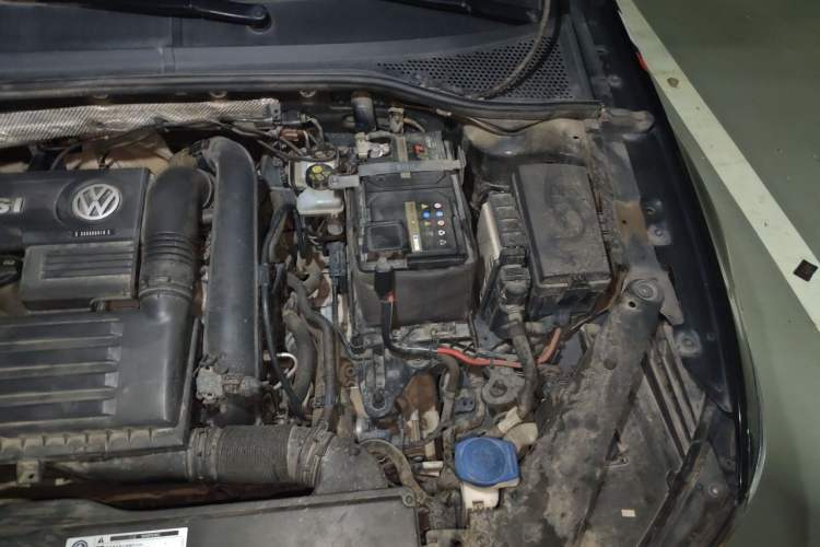 Used Volkswagen Magotan 2018 280TSI DSG Comfort Model Engine Bay Left