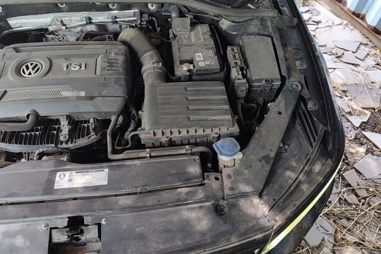 Used Volkswagen Magotan 2018 330TSI DSG Luxury Model Engine Bay Left