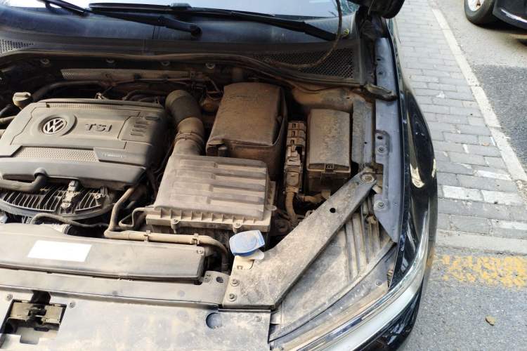 Used Volkswagen Magotan 2018 330TSI DSG Luxury Model Engine Bay Left