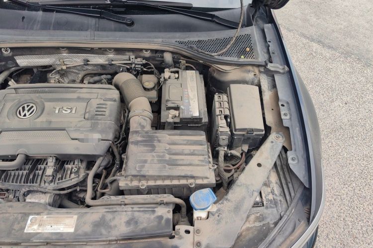 Used Volkswagen Magotan 2018 330TSI DSG Luxury Model Engine Bay Left