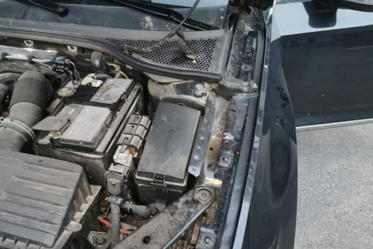 Used Volkswagen Magotan 2018 330TSI DSG Luxury Model Engine Bay Left