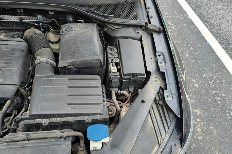 Used Volkswagen Magotan 2018 330TSI DSG Luxury Model Engine Bay Left