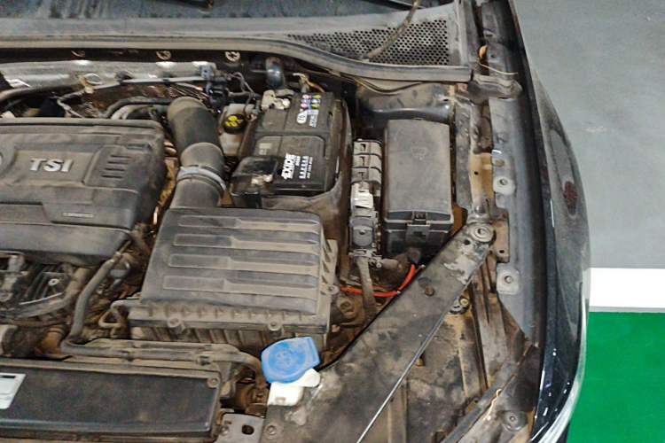 Used Volkswagen Magotan 2018 330TSI DSG Advanced Model Engine Bay Left