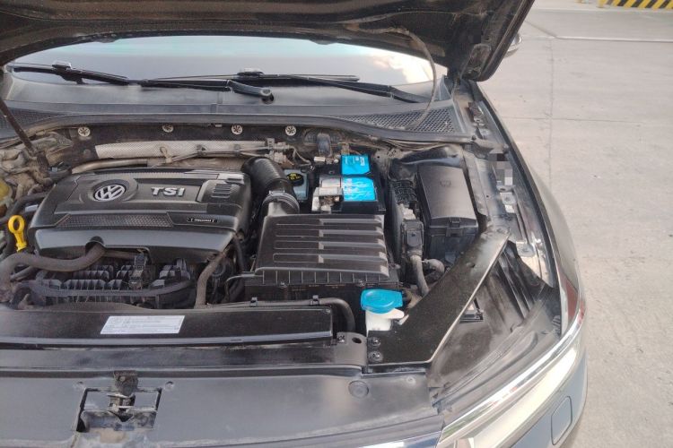 Used Volkswagen Magotan 2018 380TSI DSG Prestige Model Engine Bay Left