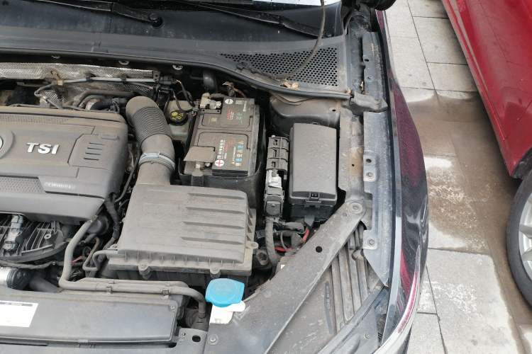 Used Volkswagen Magotan 2018 330TSI DSG Advanced Model Engine Bay Left
