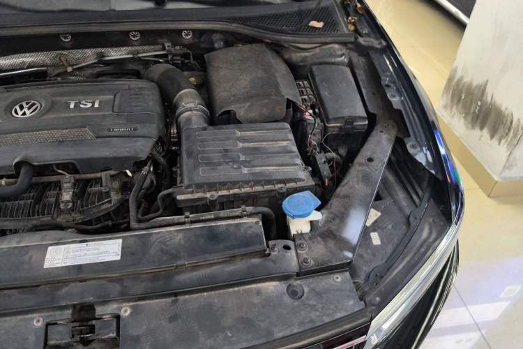 Used Volkswagen Magotan 2018 330TSI DSG Advanced Model Engine Bay Left