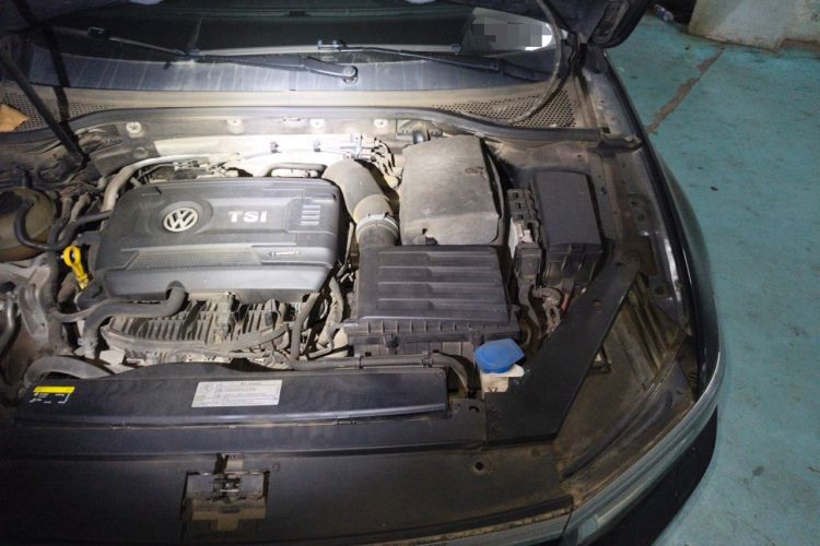 Used Volkswagen Magotan 2018 330TSI DSG Luxury Model Engine Bay Left