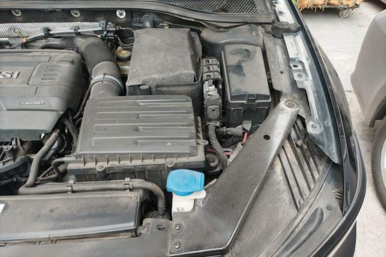 Used Volkswagen Magotan 2018 330TSI DSG Luxury Model Engine Bay Left