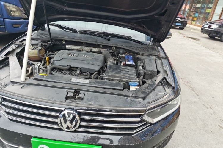 Used Volkswagen Magotan 2018 330TSI DSG Advanced Model Engine Bay Left