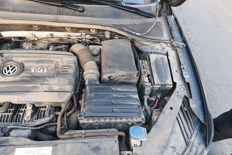 Used Volkswagen Magotan 2018 330TSI DSG Luxury Model Engine Bay Left