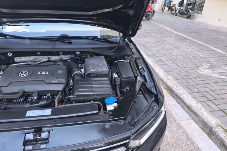Used Volkswagen Magotan 2018 330TSI DSG Advanced Model Engine Bay Left