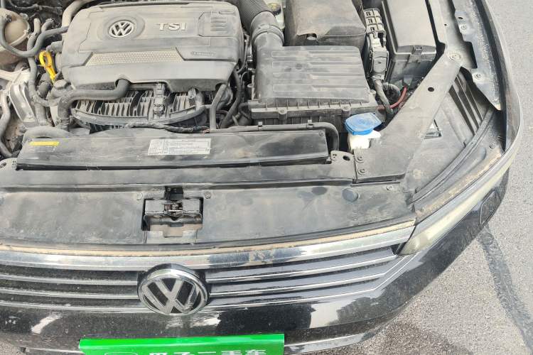 Used Volkswagen Magotan 2018 330TSI DSG Luxury Model Engine Bay Left