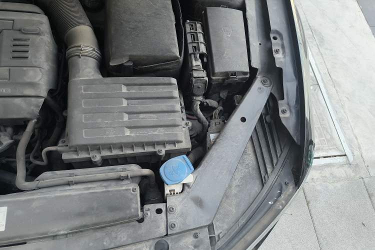 Used Volkswagen Magotan 2018 380TSI DSG Luxury Model Engine Bay Left