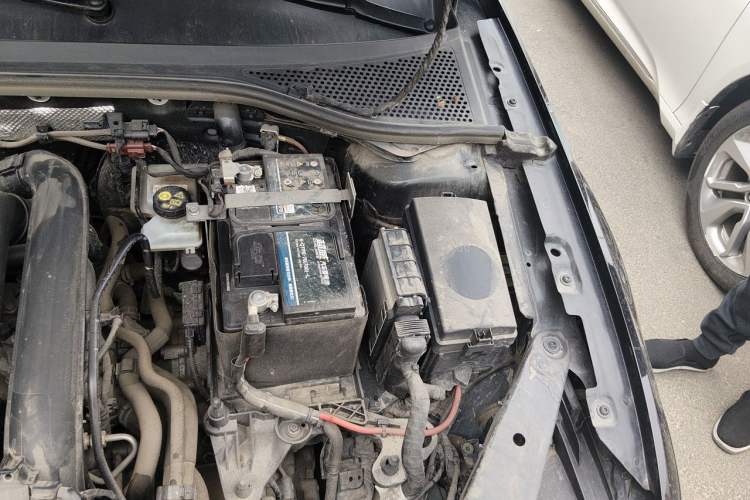 Used Volkswagen Magotan 2018 280TSI DSG Comfort Model Engine Bay Left