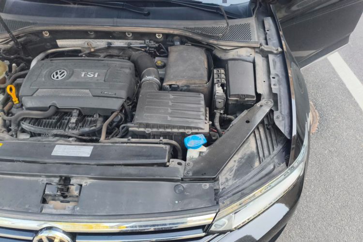 Used Volkswagen Magotan 2018 330TSI DSG Luxury Model Engine Bay Left