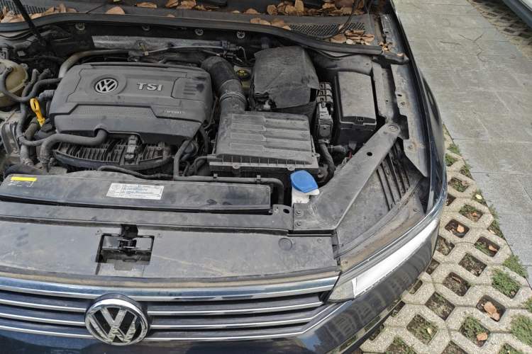 Used Volkswagen Magotan 2018 330TSI DSG Luxury Model Engine Bay Left