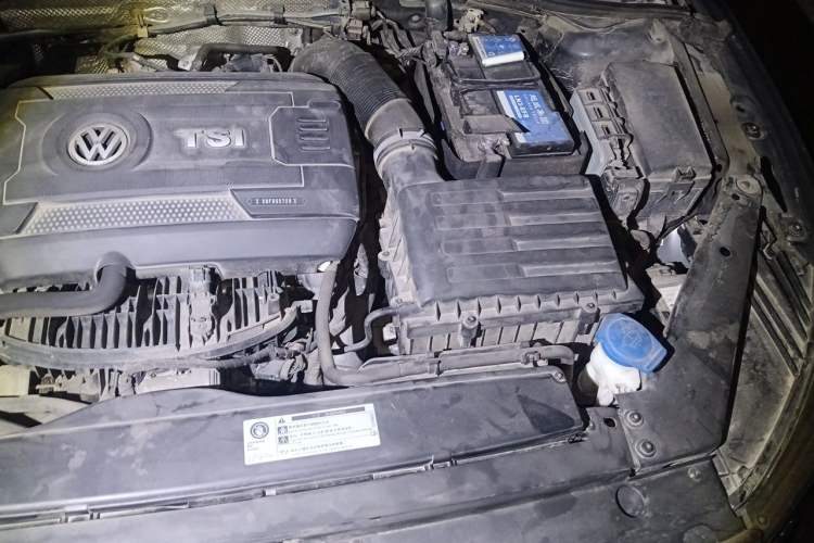 Used Volkswagen Magotan 2018 Facelift 330TSI DSG Luxury Model Engine Bay Left
