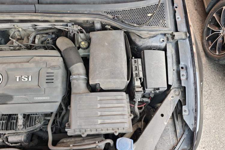 Used Volkswagen Magotan 2018 330TSI DSG Advanced Model Engine Bay Left