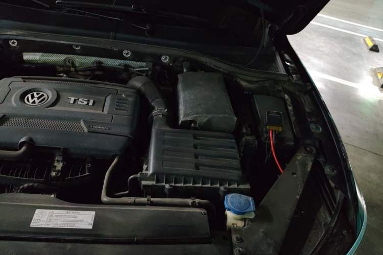 Used Volkswagen Magotan 2018 330TSI DSG Luxury Model Engine Bay Left