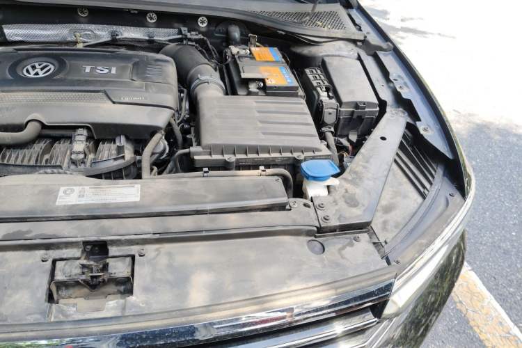 Used Volkswagen Magotan 2018 Facelift 330TSI DSG Luxury Model Engine Bay Left