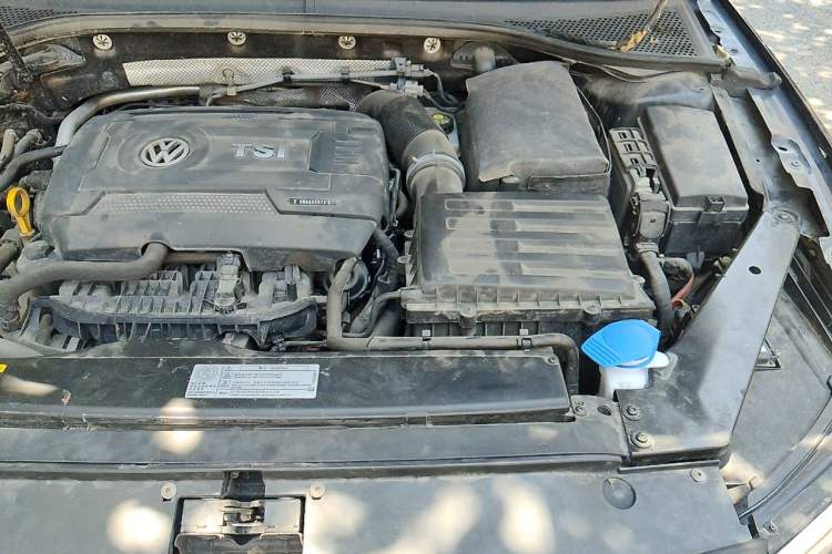 Used Volkswagen Magotan 2018 380TSI DSG Prestige Model Engine Bay Left