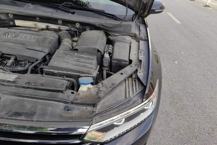 Used Volkswagen Magotan 2018 330TSI DSG Luxury Model Engine Bay Left