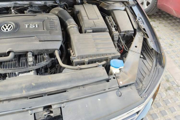 Used Volkswagen Magotan 2018 330TSI DSG Advanced Model Engine Bay Left